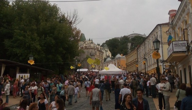 У Києві вперше відзначили день народження Андріївського узвозу