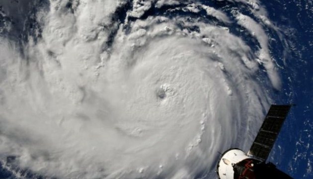 NASA показало, як ураган 