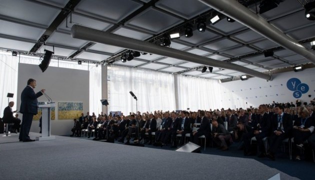 Порошенко анонсировал подписание документа о миллиардной помощи от ЕС Порошенко анонсировал подписание документа о миллиардной помощи от ЕС