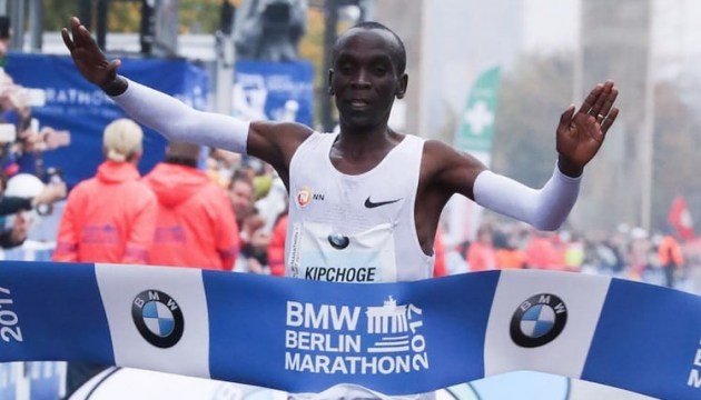 Кенійський бігун побив світовий рекорд марафонського забігу