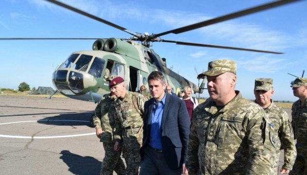 UK defense secretary visits Donbas conflict zone