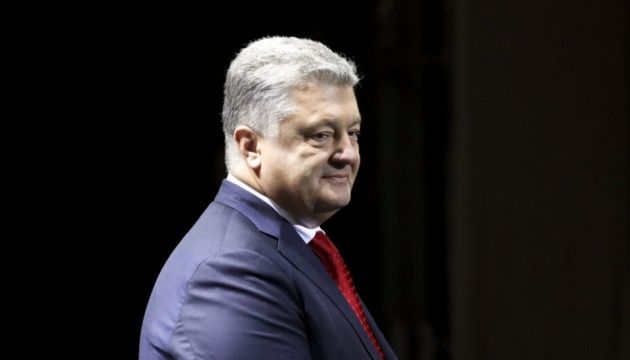 Українці більше не віддають перевагу російській книзі перед українською - Президент