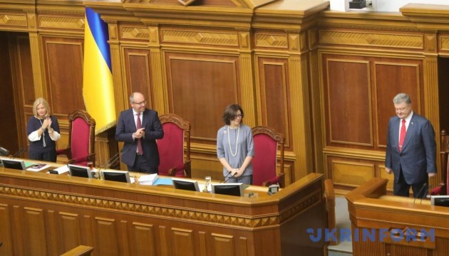 Рада відкрилась: у залі Президент, Прем’єр та урядовці Рада відкрилась: у залі Президент, Прем’єр та урядовці