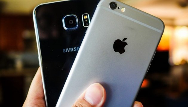 Apple у другому кварталі заробила на iPhone майже в 4 рази більше, ніж Samsung