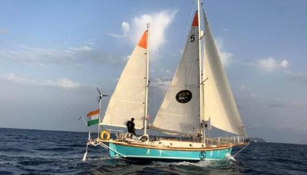 Австралійський військовий корабель вийшов на порятунок індійського яхтсмена