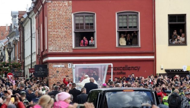 У Литві на богослужіння Папи Римського зібрались понад 100 тисяч вірян 