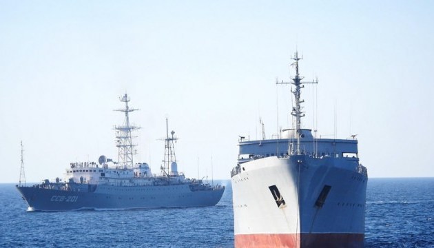 Міноборони: Через Керченську протоку кораблі пройшли у складній обстановці