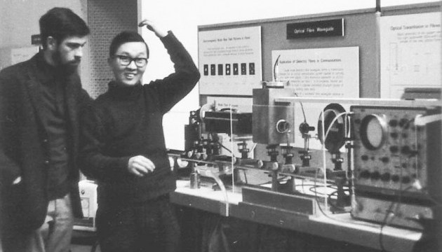 Помер лауреат Нобеля, який винайшов оптоволокно
