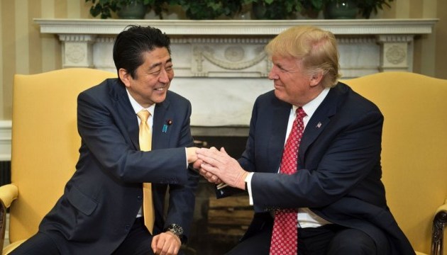 Прем'єр Японії заявив про конструктивні торгові переговори з Трампом