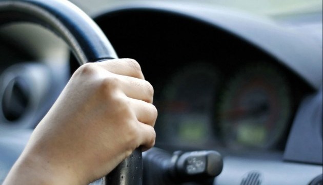 У Болгарії хочуть заборонити новоспеченим водіям їздити без 