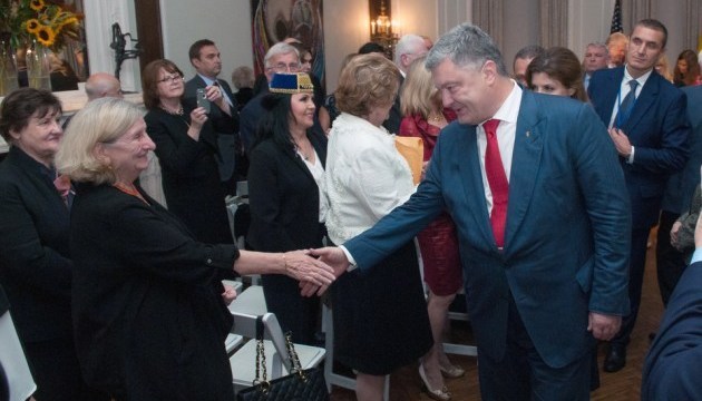 Poroshenko meets with Ukrainian community in U.S. 