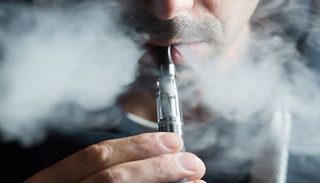 У США заборонили продавати електронні сигарети неповнолітнім