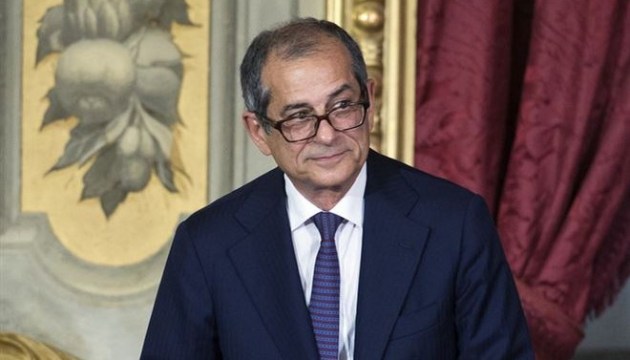 В Італії президент вмовляє міністра економіки не йти у відставку