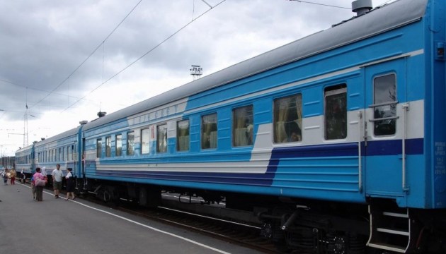 З потяга “Київ -Маріуполь” евакуювали понад 700 людей, шукають бомбу