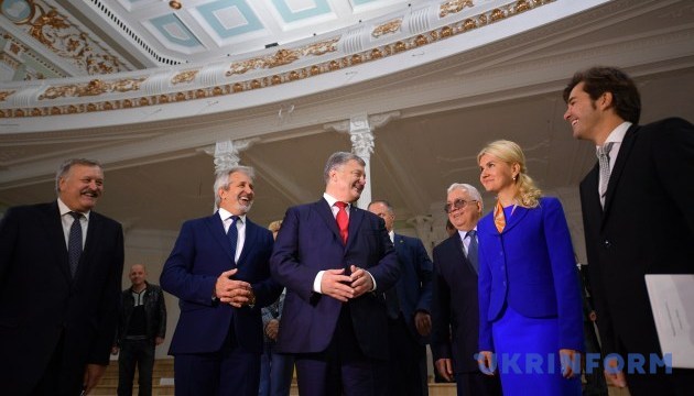 Президент ознайомився із перебігом реконструкції філармонії у Харкові