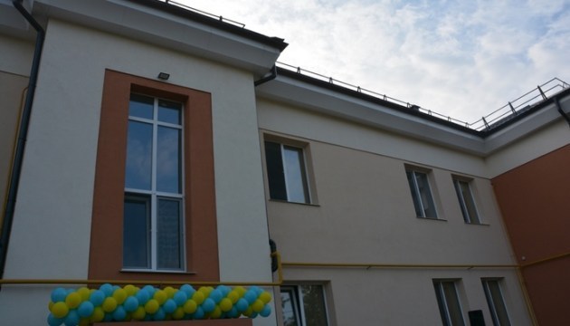 В Мариуполе получили жилье шесть семей переселенцев В Мариуполе получили жилье шесть семей переселенцев