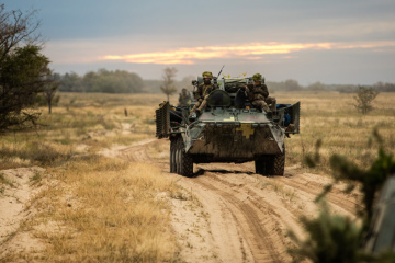 Diesisiete violaciones del alto el fuego en el este de Ucrania. Muere un soldado ucraniano