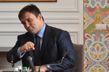 Клімкін висміяв намір Росії стягнути з України