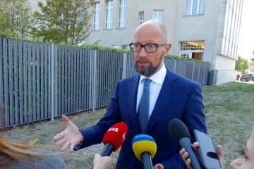 Яценюк: Украина должна ввести санкции против всего окружения Лукашенко