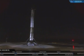 Перший ступінь ракети Falcon 9 вперше повернувся на космодром в Каліфорнії