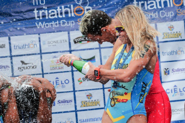 La ucraniana Yelistratova gana el oro en la Copa del Mundo de Triatlón en Salinas (Fotos)