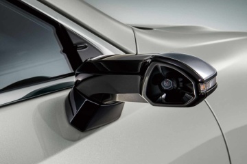 Lexus став першою автівкою з камерою замість дзеркал