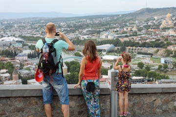 Грузія від початку року заробила на туризмі 2,2 мільярда доларів