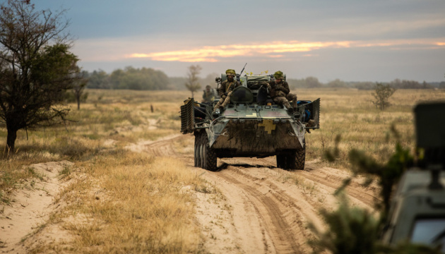 ООС: окупанти на Луганському напрямку використовували артилерію і БМП