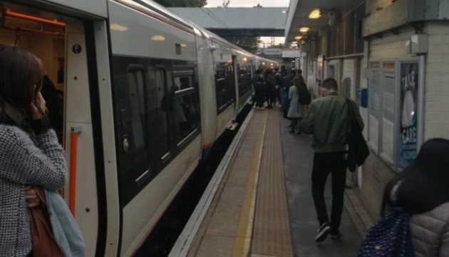 У лондонському метро чоловік із ножем напав на пасажирів 