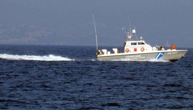 Біля берегів Греції затримали судно під українським прапором з мігрантами