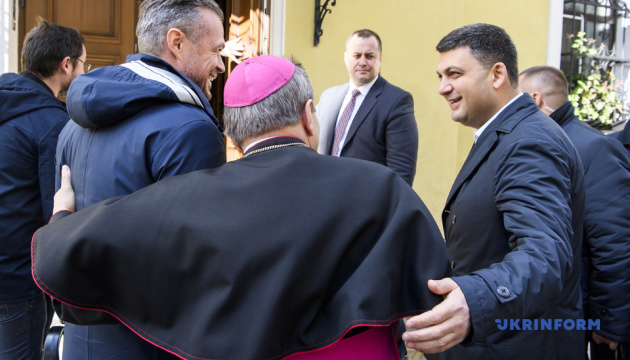 Гройсман зустрівся з єпископом Кам’янець-Подільської дієцезії 