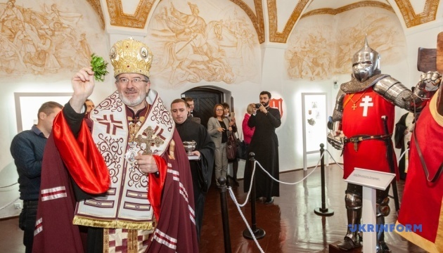 Посол Литвы открыл в Мукачевском замке комнату князя Корятовича Посол Литвы открыл в Мукачевском замке комнату князя Корятовича