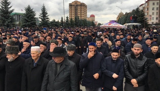 В столицу Ингушетии стягивают силовиков из-за акции против передачи земель Чечне В столицу Ингушетии стягивают силовиков из-за акции против передачи земель Чечне