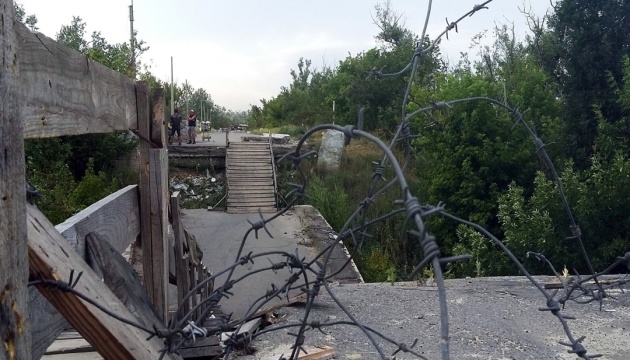 На Донбасі на лінії зіткнення померла пенсіонерка — представник омбудсмена