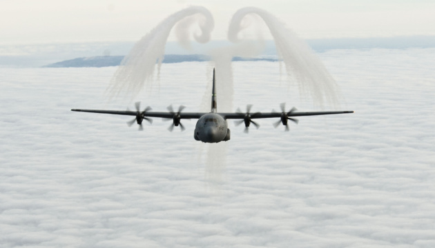 US-Militärflugzeuge zum Manöver in Ukraine eingetroffen  