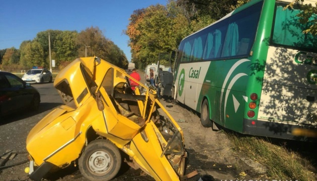 Смертельна ДТП на Харківщині: ВАЗ в'їхав у рейсовий автобус