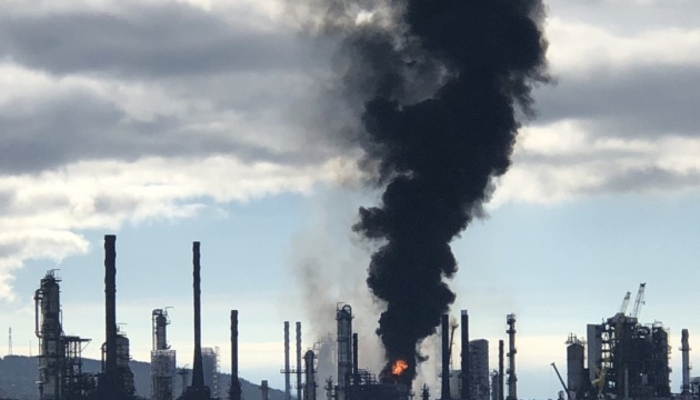 У Канаді на нафтопереробному заводі стався потужний вибух У Канаді на нафтопереробному заводі стався потужний вибух