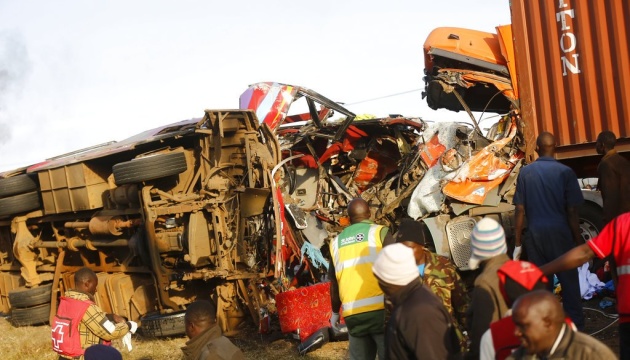 У Кенії зі схилу впав автобус - півсотні загиблих, серед них діти