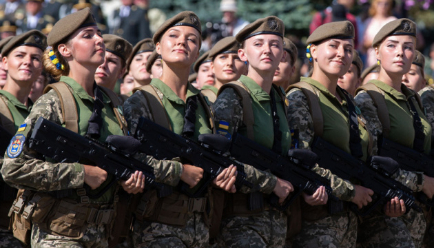 El número de mujeres en el ejército en Ucrania casi se ha duplicado en siete años