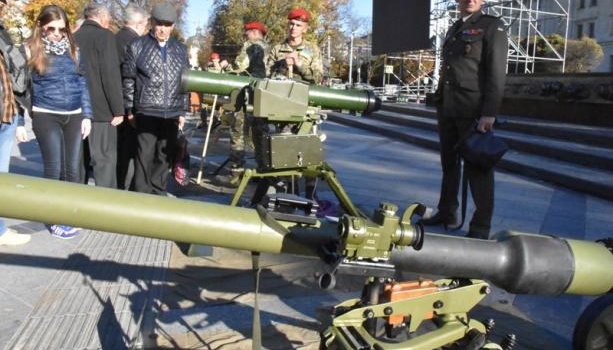 У Львові на площі виставили військову техніку, що “пройшла” АТО