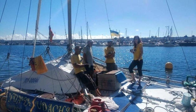 Ucranianos hacen una travesía en catamarán de Ochakiv a  Canarias (Fotos)