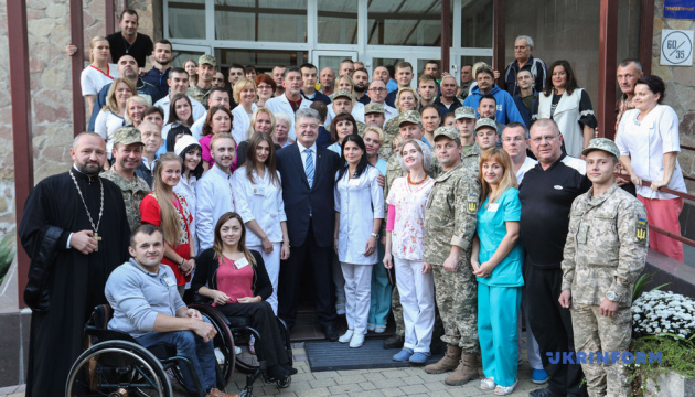 Poroshenko visits Military Medical Clinical Center of Western Region