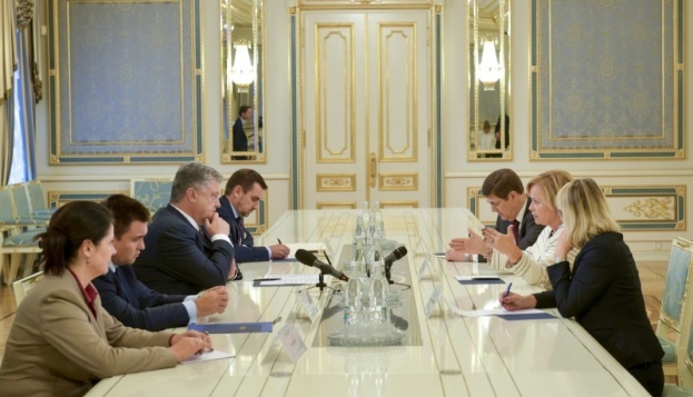 Poroshenko meets with President of NATO PA