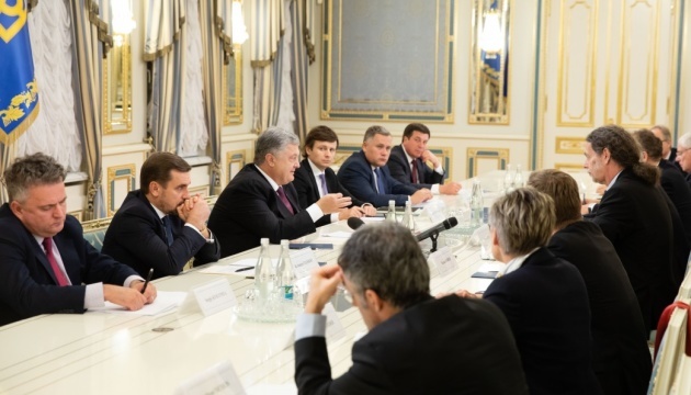 Poroshenko, German secretaries of state discuss release of political prisoners and sanctions on Russia