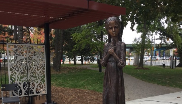 Memorial to Holodomor victims unveiled in Toronto 