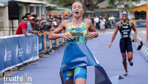 L'Ukrainienne Yelistravatova a remporté la Coupe du monde de triathlon (photos)
