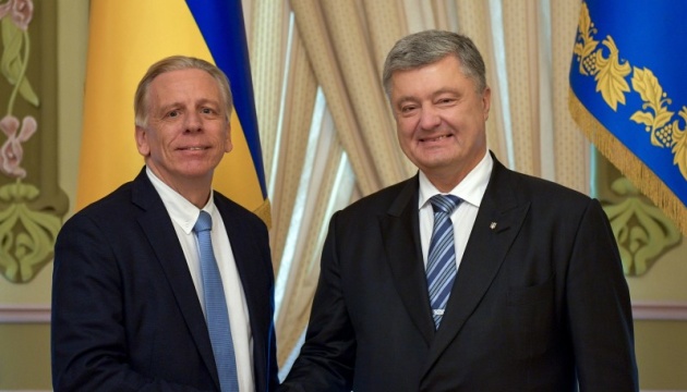 Ukrainian president receives credentials from ambassadors of four countries