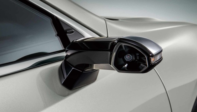 Lexus став першою автівкою з камерою замість дзеркал