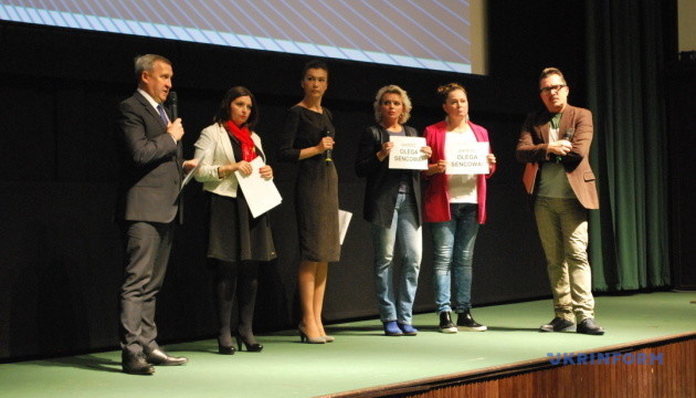 У Варшаві на відкритті кінофестивалю “Ukraїna!” підтримали Сенцова