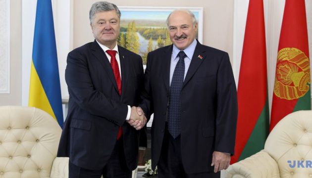 Poroshenko y Lukashenko se reúnen cara a cara